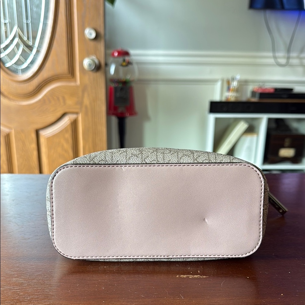 Calvin Klein Elegant Beige Tote Bag - Picture 6 of 6